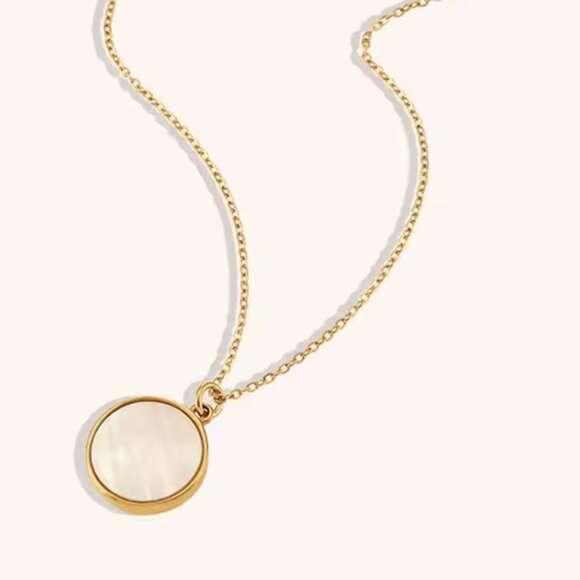 Passport Philosophy Moon and Star Shell Pendant - Picture 5 of 7